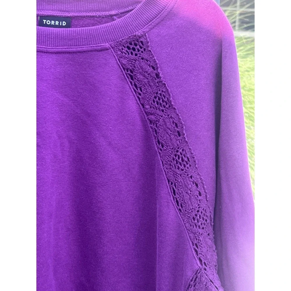 Torrid Fleece Crew Neck Lace Pullover Sweater - Plum Caspia Size 1X - Picture 3 of 5